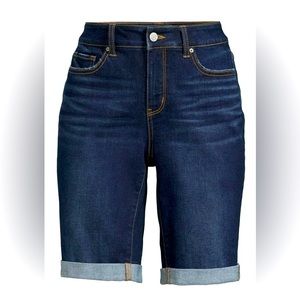 Mid-rise women’s shorts 💙